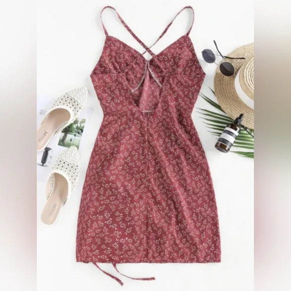 Red Floral Mini Dress Size Medium: M, 6 (V-Neck, Side Gathered, Zaful, Burgundy) - Picture 3 of 7